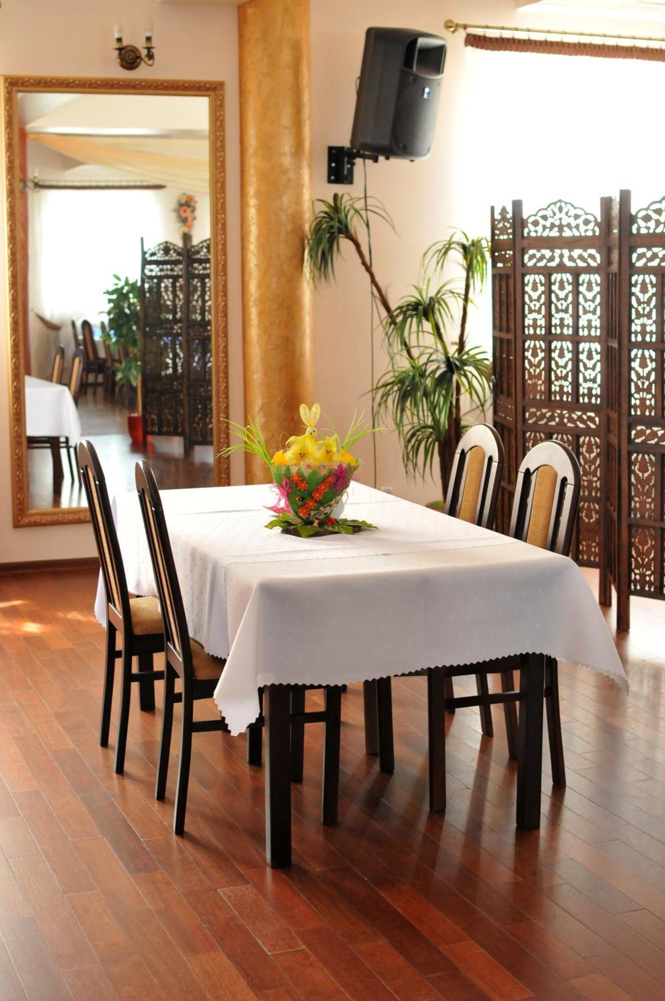 Hotel Restauracja Lorenzo Stopnica Экстерьер фото