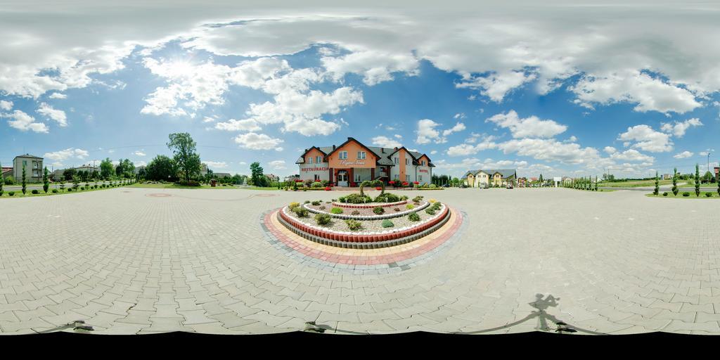 Hotel Restauracja Lorenzo Stopnica Экстерьер фото