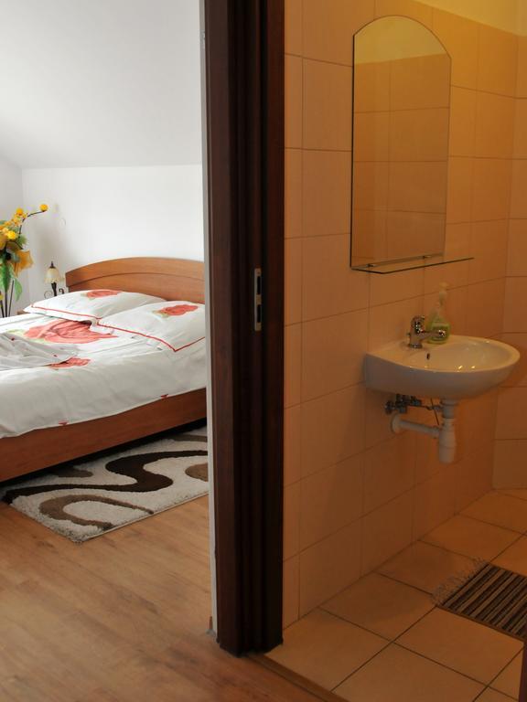 Hotel Restauracja Lorenzo Stopnica Экстерьер фото