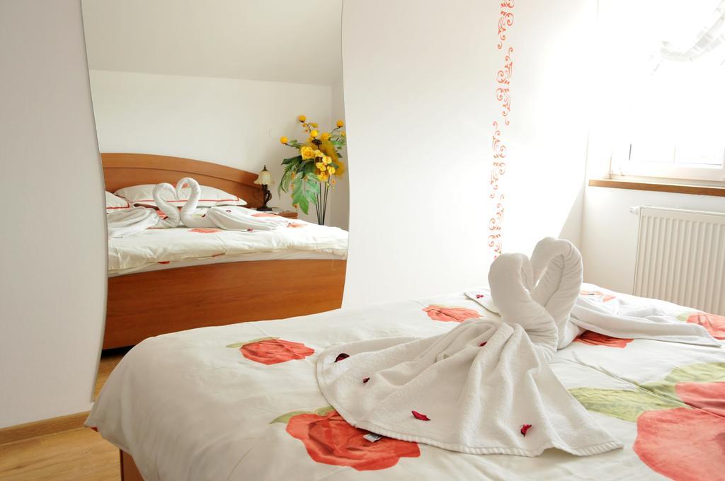 Hotel Restauracja Lorenzo Stopnica Экстерьер фото