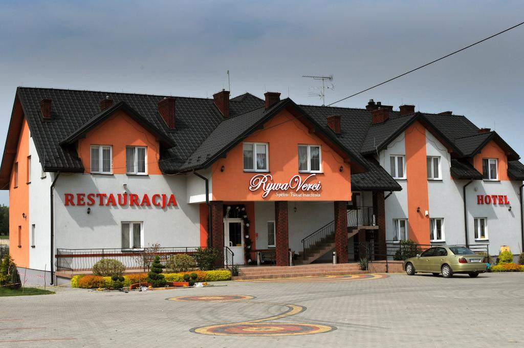 Hotel Restauracja Lorenzo Stopnica Экстерьер фото