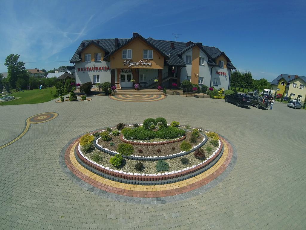 Hotel Restauracja Lorenzo Stopnica Экстерьер фото