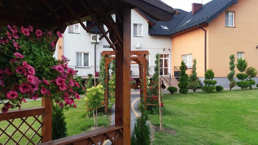 Hotel Restauracja Lorenzo Stopnica Экстерьер фото