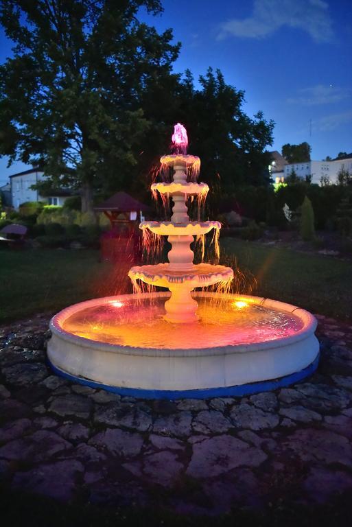 Hotel Restauracja Lorenzo Stopnica Экстерьер фото