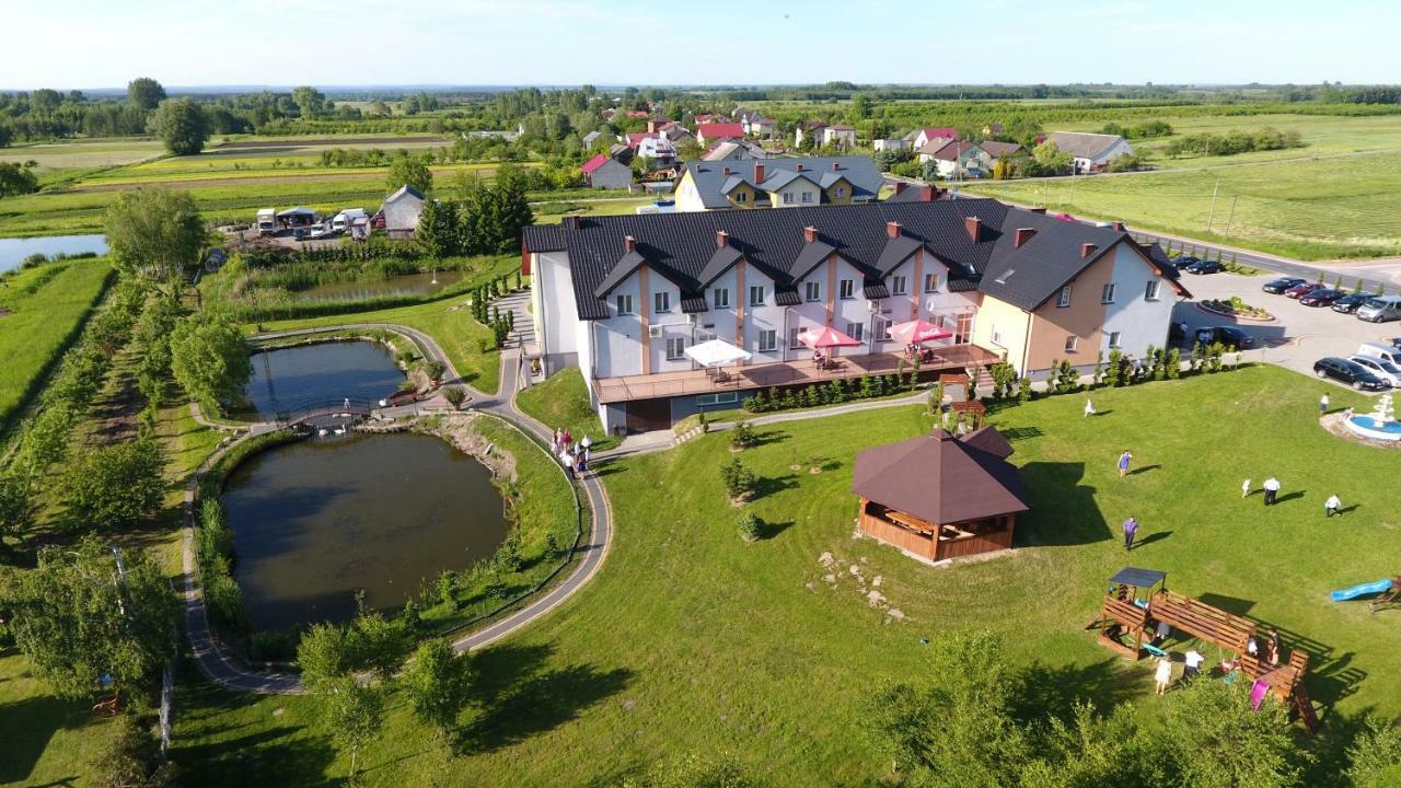 Hotel Restauracja Lorenzo Stopnica Экстерьер фото