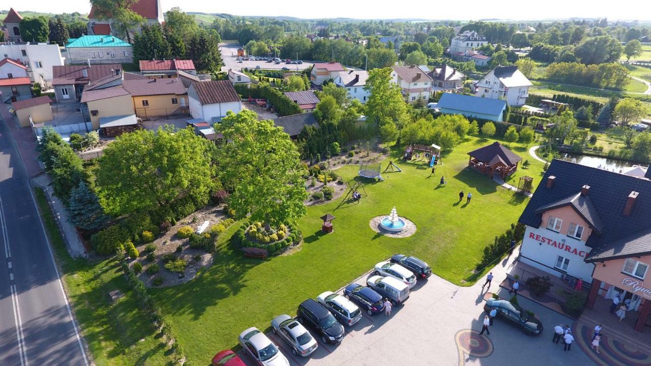 Hotel Restauracja Lorenzo Stopnica Экстерьер фото